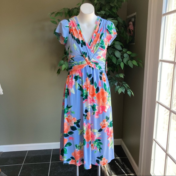 Vince Camuto Dresses & Skirts - Vince Camuto Short Sleeve Floral Midi Dress